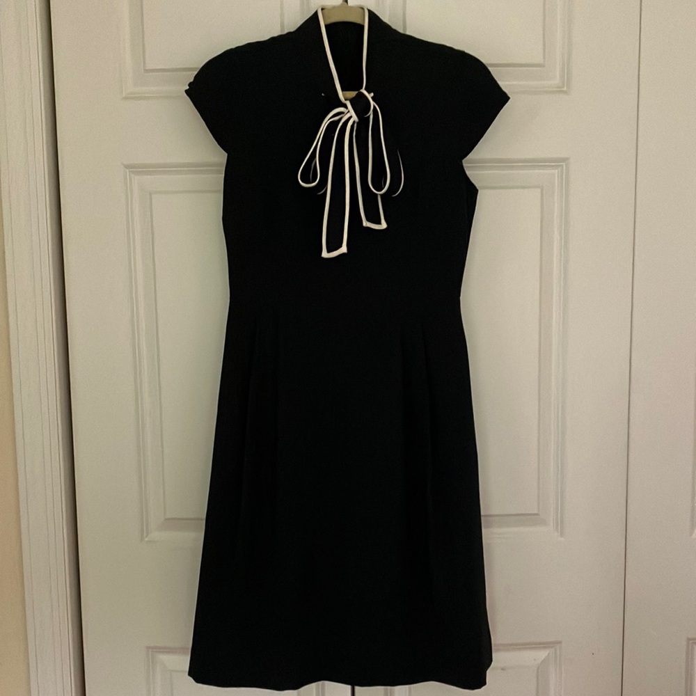 Navy blue JCrew sheath dress with front bow detail Size 4 NWT